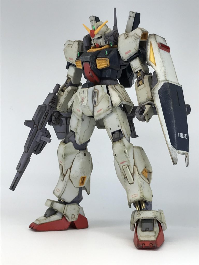 ツインアイのシール貼ったあとに艶消しスプレー吹いたから、目がぁぁ…目立たない…。完成後にツインアイのシールを貼るか、薄め液で軽く拭き取ると良い感じかも?