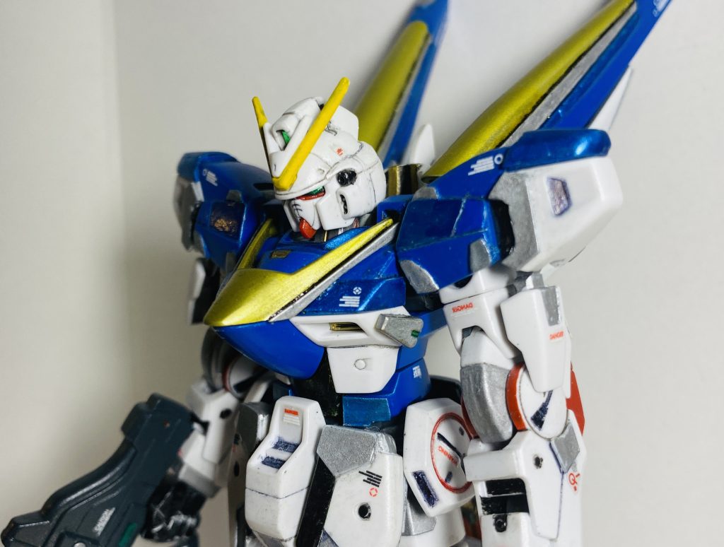 ディテール追加するにあたり、リファインされた横浜ガンダムを参考にしつつ+自分流にかっこいいと思うデザインに落としこんでみました。