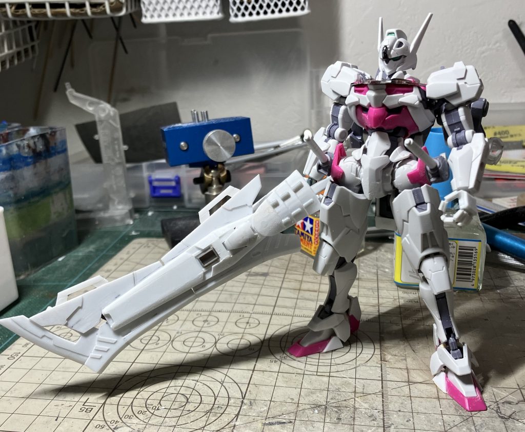 大剣自体は大半がプラ板制作です。一部既製品パーツと結合用にマグネットが入っています。最後までご覧頂きありがとうございました。