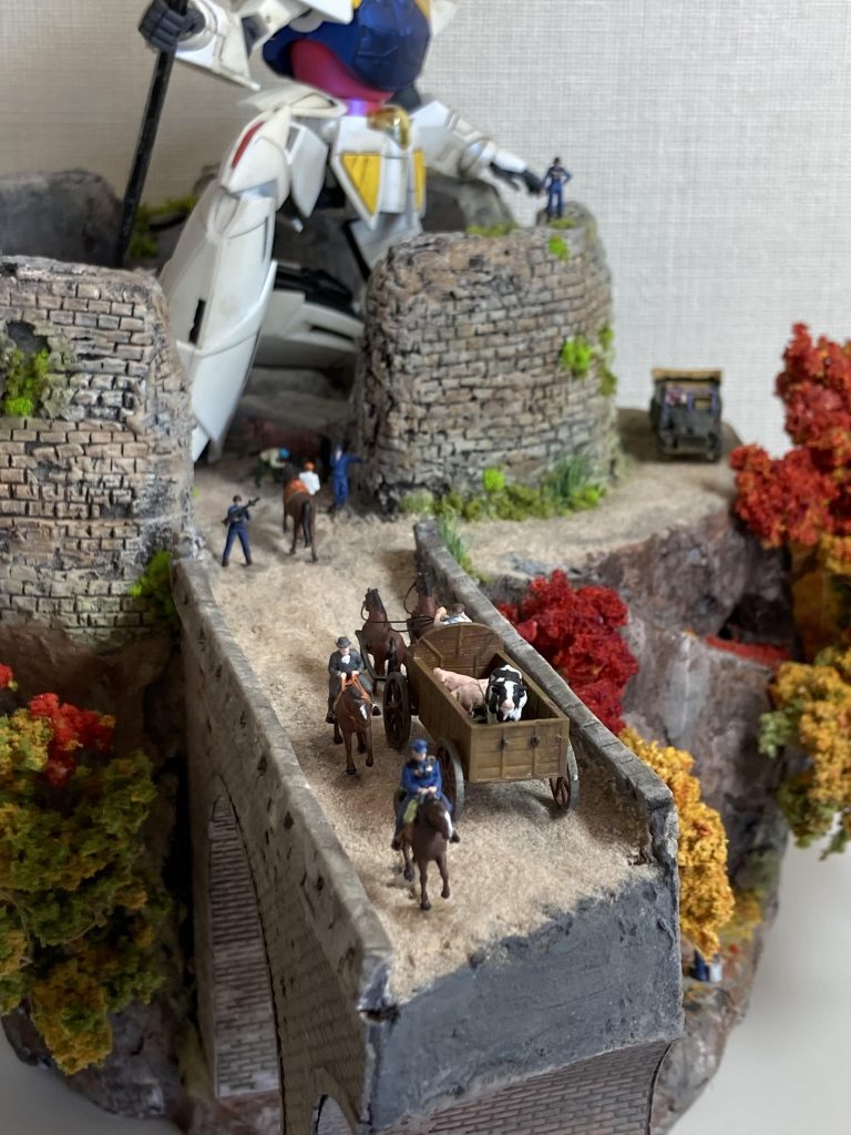 ターンエー ガンダムといえば乳牛、ということで、荷馬車の上に豚さんと一緒に乗せました。