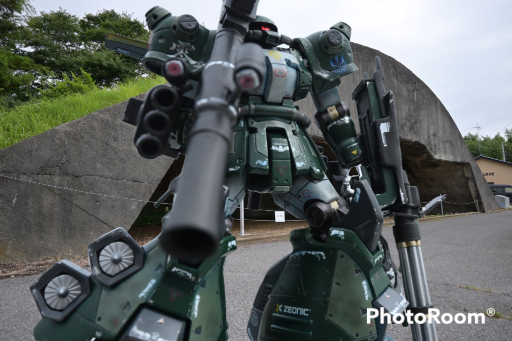 実際に零戦等を格納していた掩体壕ホントは合成じゃない画像撮りたかったんですが諸事情で断念でも背景の掩体壕画像は、自分で撮影したものです