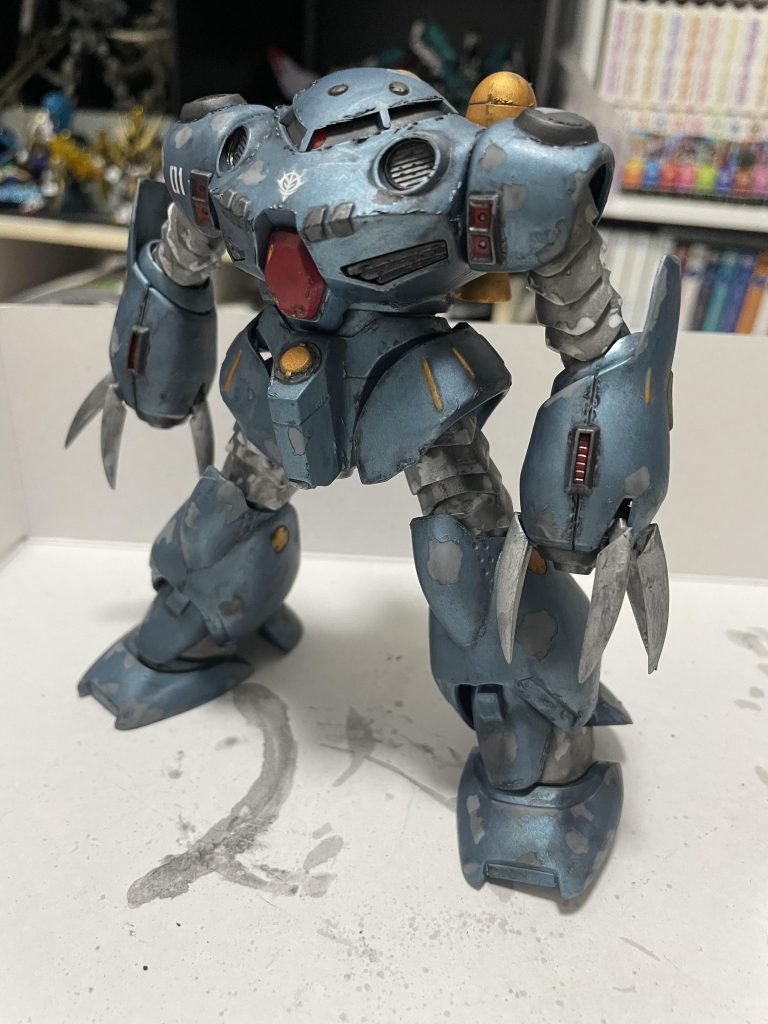 ウォッシング第一段階。ウェザリングカラーのブラックとホワイトを混ぜたダークグレーのような色でウォッシングしました。これだけでも良い感じに渋くてテンション上がりますね。