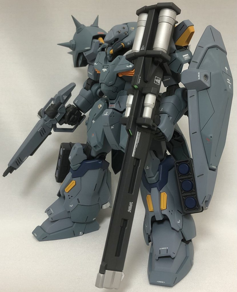 主な塗料はガイアノーツさんのミディアムブルーとブルーグレーで仕上げてます。プラスでメタルパーツも埋め込み