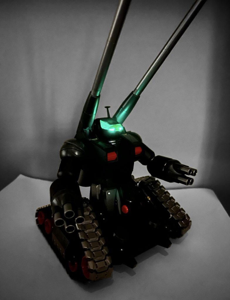 LED点灯&ナイトショット！ピカ～塗装が薄かったのか頭頂部も透けてピカ～