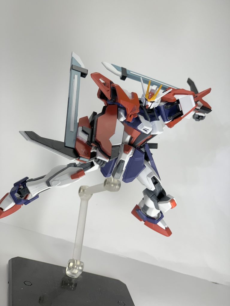 エンハンスドシュナイダーは近接特化装備主に、両腕に装着される武装。メイン装備は前腕にある複合攻防システムに搭載された、可変式対艦刀「グラムシュバリエ」騎士の剣の名を関する、この武装は2種類の形態を持ち、逆手上に展開可能なショートモード