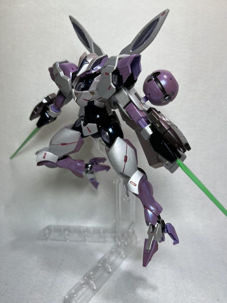 ベイオネットを装備した飛翔ポーズがカッコいいんだけどカメラ枠に収まらないので両腕を下げてます。