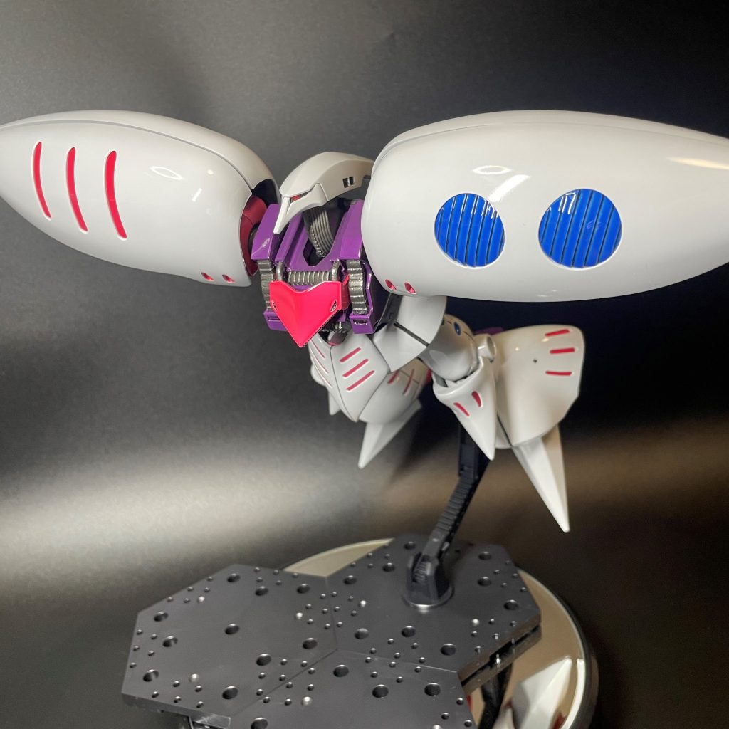 飛行形態です。このポーズは実現したかった。このために肩部を新造しました。