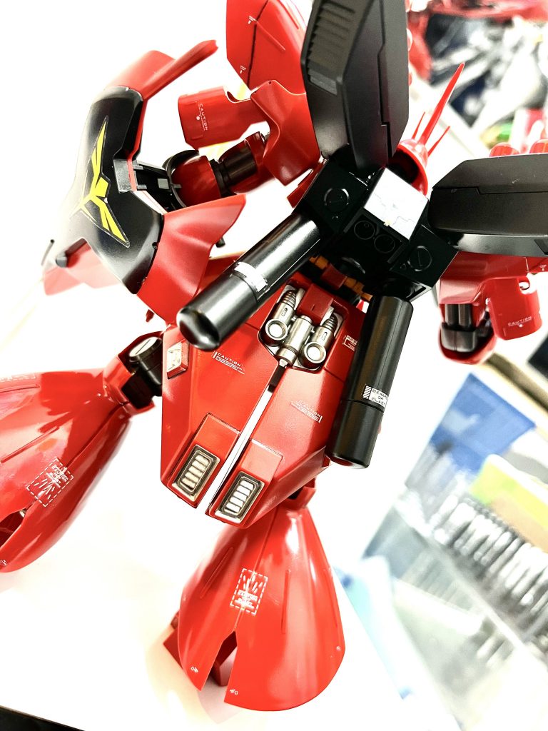 しかしながらナイチンゲール作成時に余った物を使っても途中で切らしてしまったので背後は控えめです。。バーニアやダクトっぽいところは黄色ではなくシルバーで部分塗装してみました。