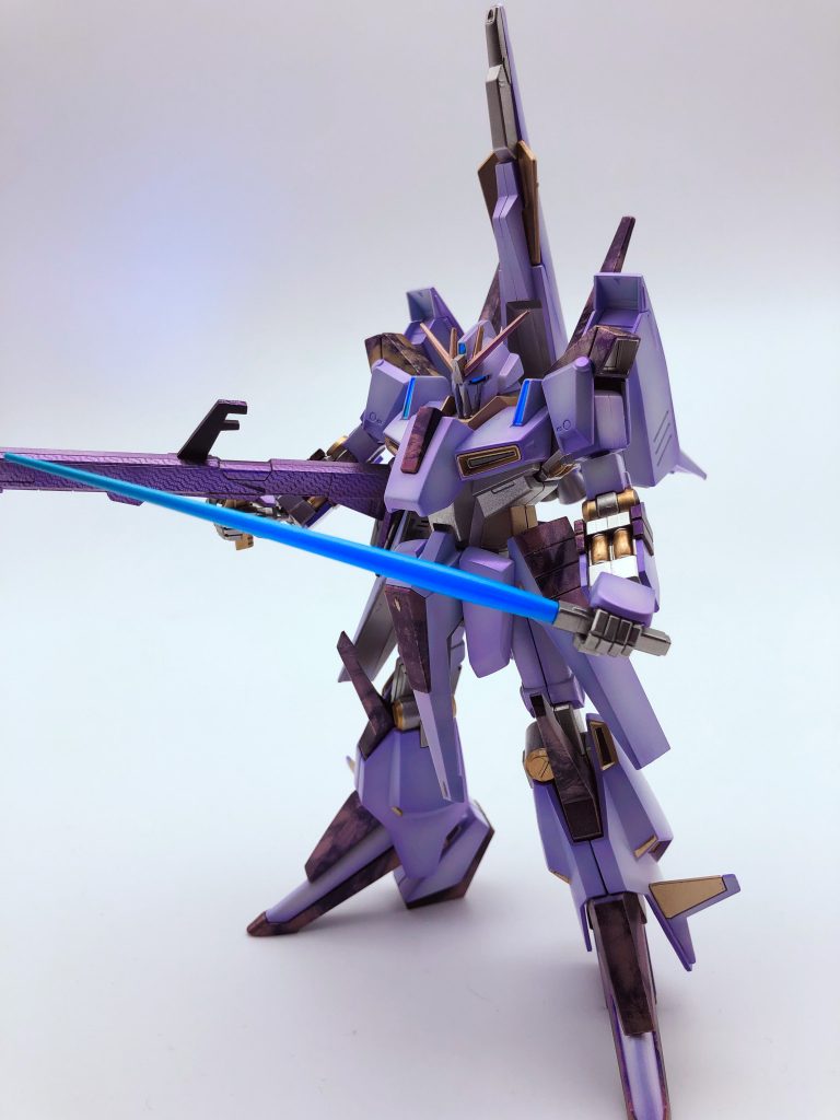 各所の装甲の黒部分はウェットティッシュを使った塗装になります