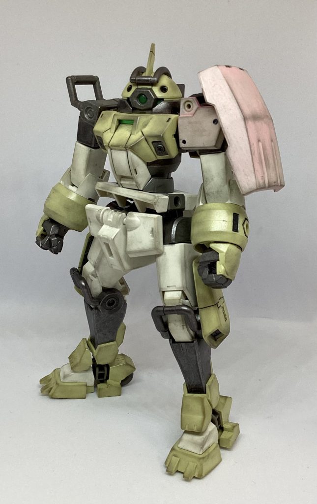 素立ち。ウエザリングがよく似合う機体です。