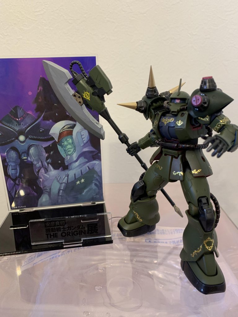 その超大型ヒートアックスは連邦の戦艦もMSにも向けられる事はなかったが、落とし前と称してソーラーシステムの反射板を縦一文字に引き裂きこの機体の最後の戦績となったその後ドズルザビは連邦艦隊に投降身柄を拘束され、裁判にかけられたのちに処刑されたが、ミネバ、ゼナの安全、交渉に付き独り立ちしたガルマの姿を見て、晴れやかな顔のまま刑は執行された