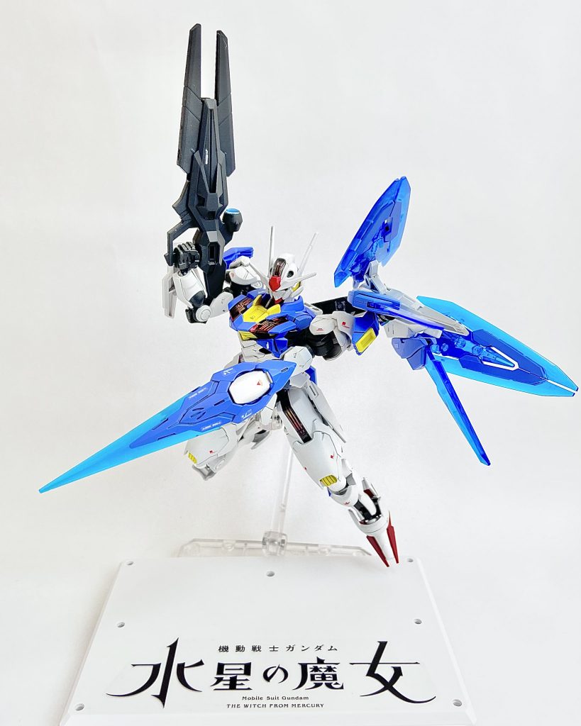 青のクリアパーツがエアリアルにはよく合いますね、展示会でもらった専用ベースもロゴがよく映えます。