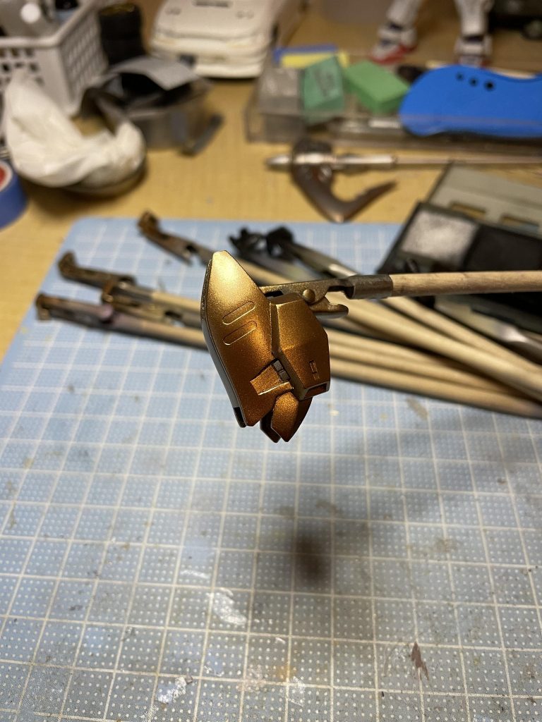カッパーの塗装後はクリアーブラックを吹いてトーンを落として塗装してみました。