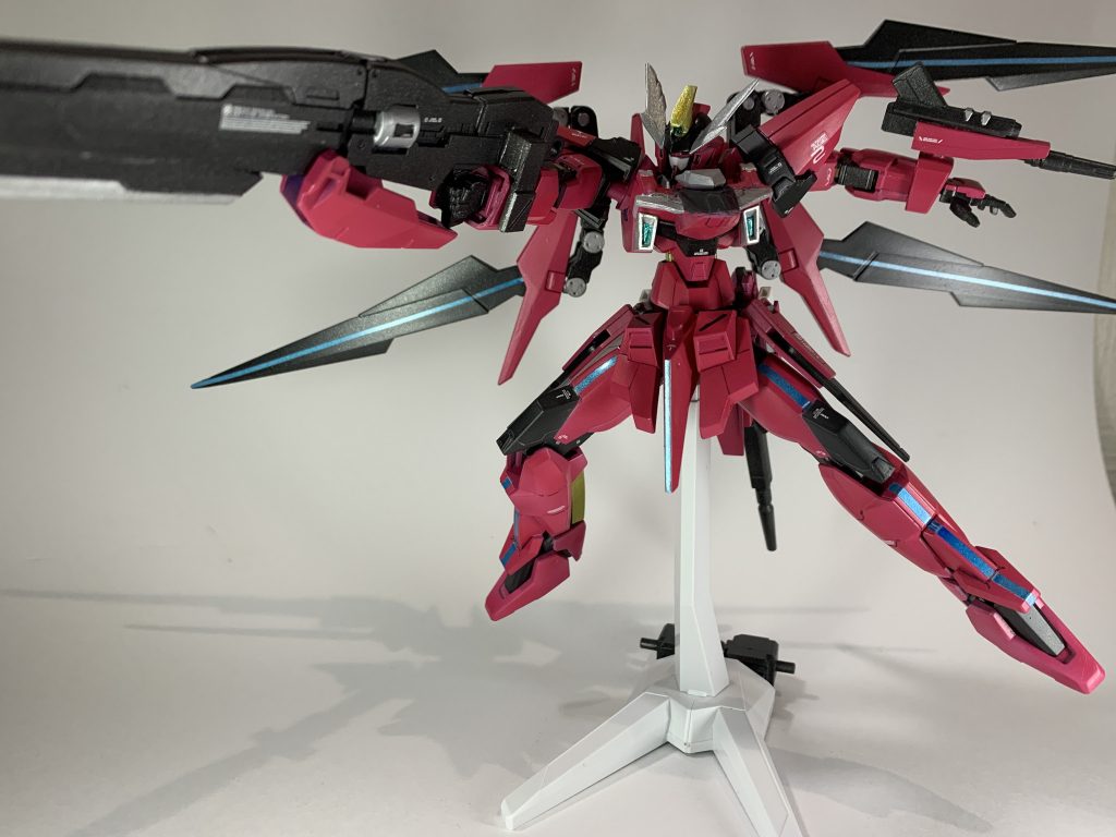 バスタードッズライフルマッドーナ工房がメインとなり制作された試作型ビームランチャー。ハイパードッズライフルを超える火力と射程ではあるが、その分銃身が大型化してしまっている。本兵装は対艦使用を前提としているが、対MS戦でも問題なく使用でき、接近された際の手段として、銃身下部にレアメタル製の刃を備えている。焔龍號の崩壊粒子収束砲「晴嵐」の再現武装です。