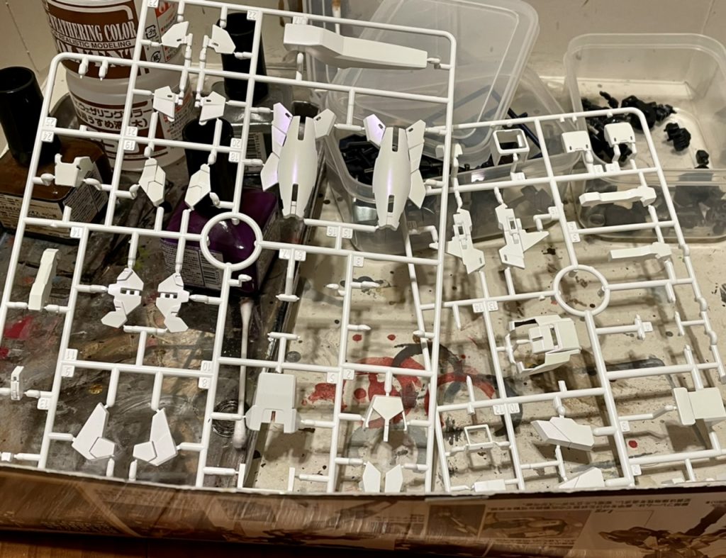 塗装はこんな感じで手抜きのランナー塗装。墨入れもランナー状態でやってます。