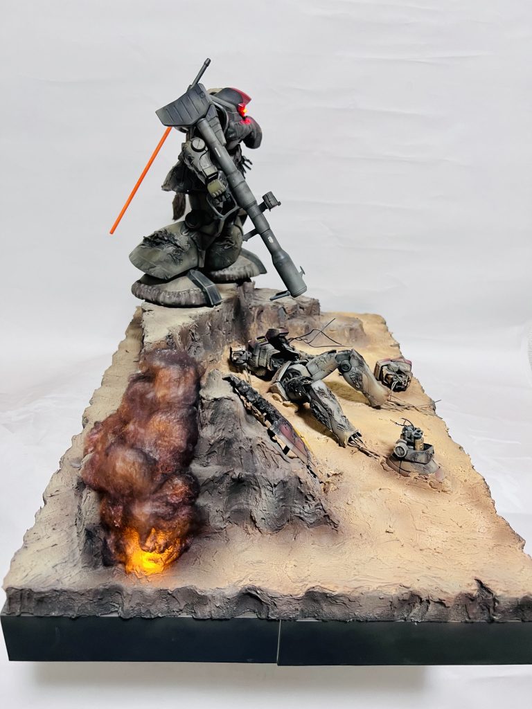 機動戦士ガンダム MG 1/100 MS-09ドムVS RGM-79 ジム  ウェザリング改修塗装済み完成品LED台座付き–3枚目/制作者：H4co Y