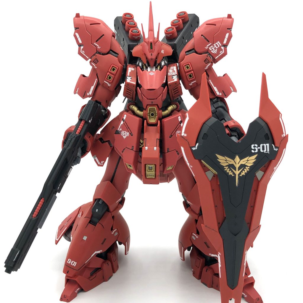 今回、部分塗装と、スミ入れのやり直し、水転写デカールへ変更、つや消しトップコート等の改修に取り組んでます。流石に初めて作ったガンプラだけあって作り方が雑で修正に苦労しました。