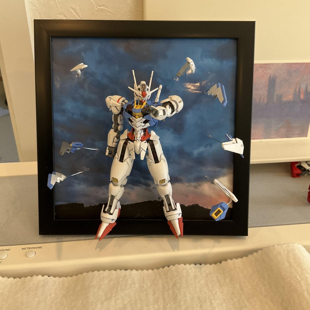 百均の額縁に百均のワイヤーでお安く。1話イメージで背景曇天としました。