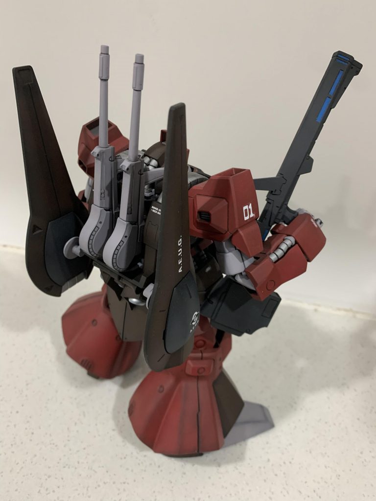 バックショット。Z放映当時、小学生の自分には前作との繋がりも知らず事情を知ったのはだいぶ先。重厚感と外見とは裏腹に実はガンダム系列ということに当時はだいぶ驚きました。