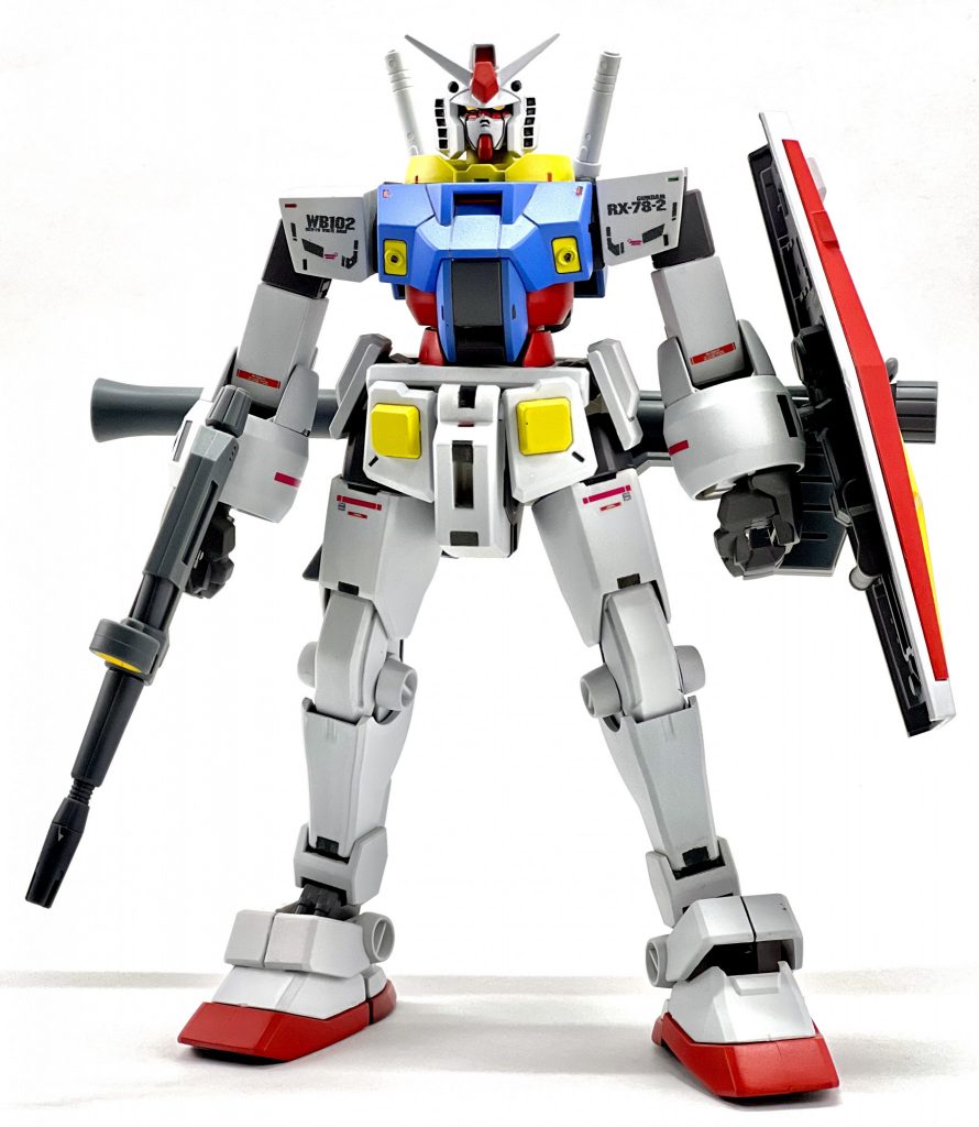 正面。正統派な78ガンダムを目指してシンプルにまとめようとデカールなどは抑えめにしました。ミキシング部分は頭部、肩、腰アーマー、足首、武器です。