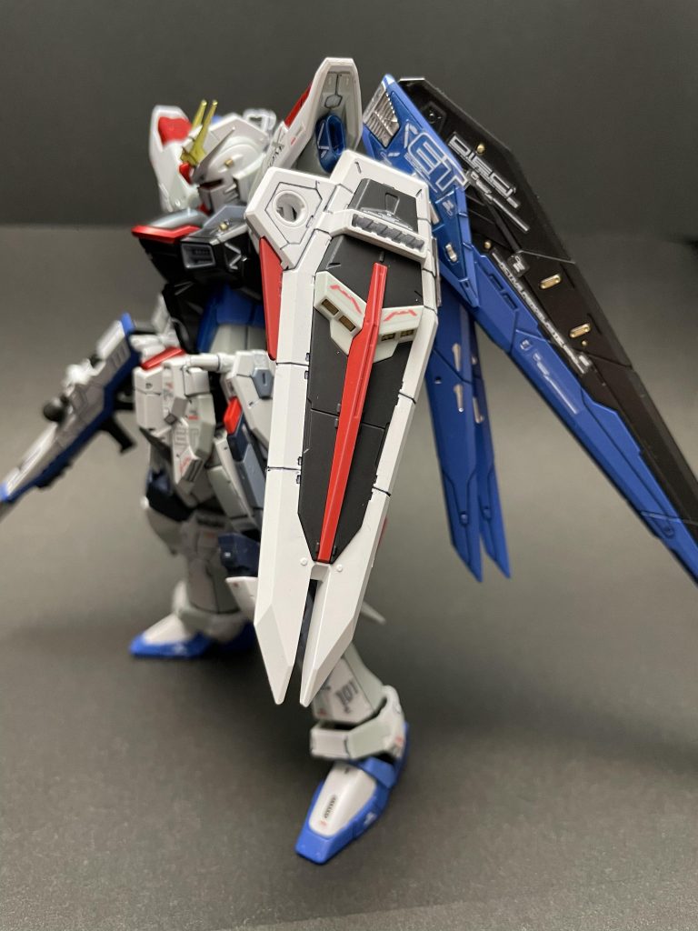 レールガン、襟、胸部ダクトの色が設定から変更されてたので、基本配色を遵守するよう心掛けました