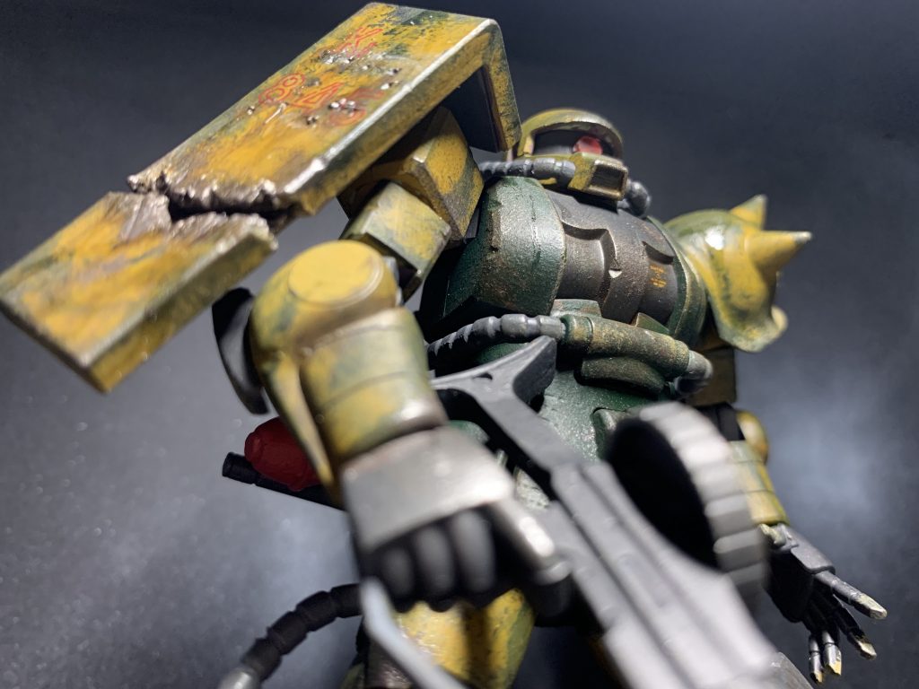 かなり下の方から写真を撮ってみたらモビルスーツの巨大感が出て、このアングルは結構気に入りました。