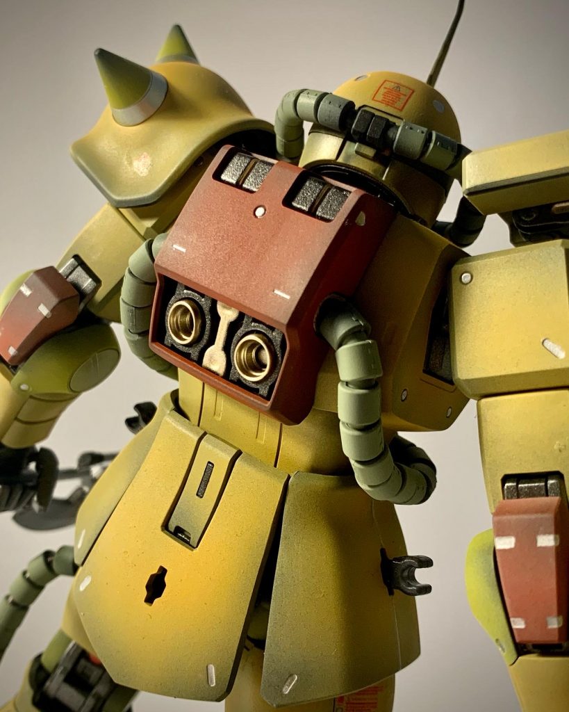 スラスターや関節の金属表現がキラリと光る、美しいですね。全身のディテールにも細かく金属表現を入れたのでリアリティがグッと上がりました。