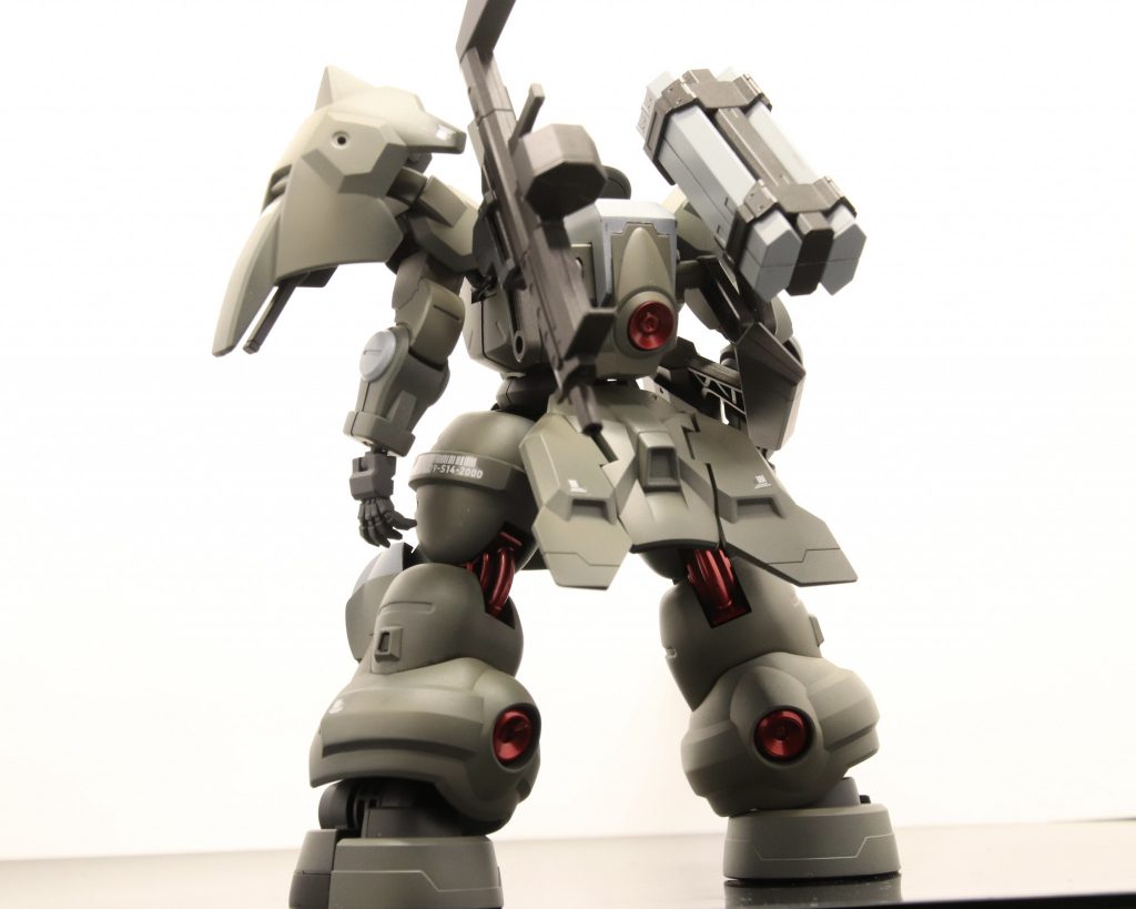 アクセントにメタリックレッドを入れて重量感を出して見ました