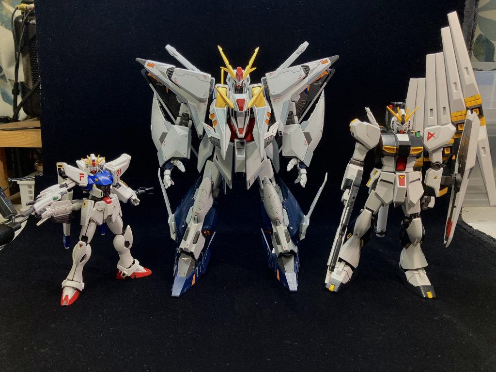 ガンダム先輩後輩と3ショット。←18年後　Ξ　12年前→前後で比較して判る、ここがサイズの限界だったんだよ感。