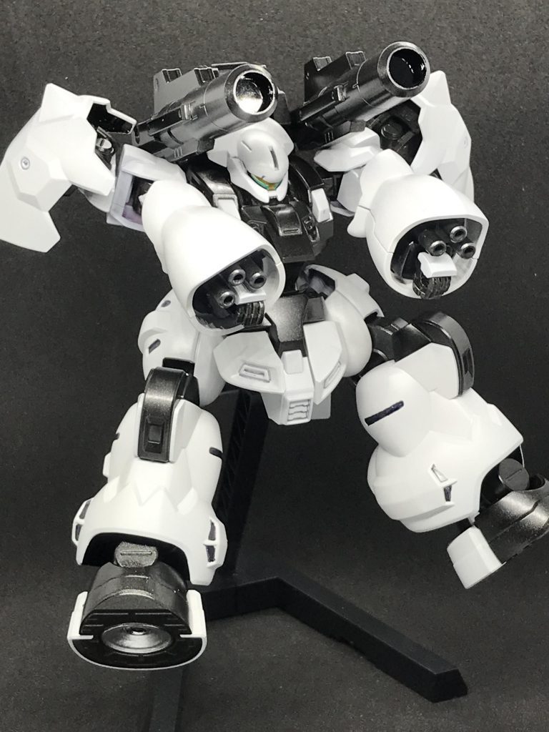 水星の魔女の設定がまだよく分かってませんがディランザは量産型がありますしコロニー防衛用に配備されたりしてるのかなー配備されてたらこういうのかなーと言うイメージで今回は製作してます。決闘はしない機体のつもりなので頭部アンテナは撤廃です笑