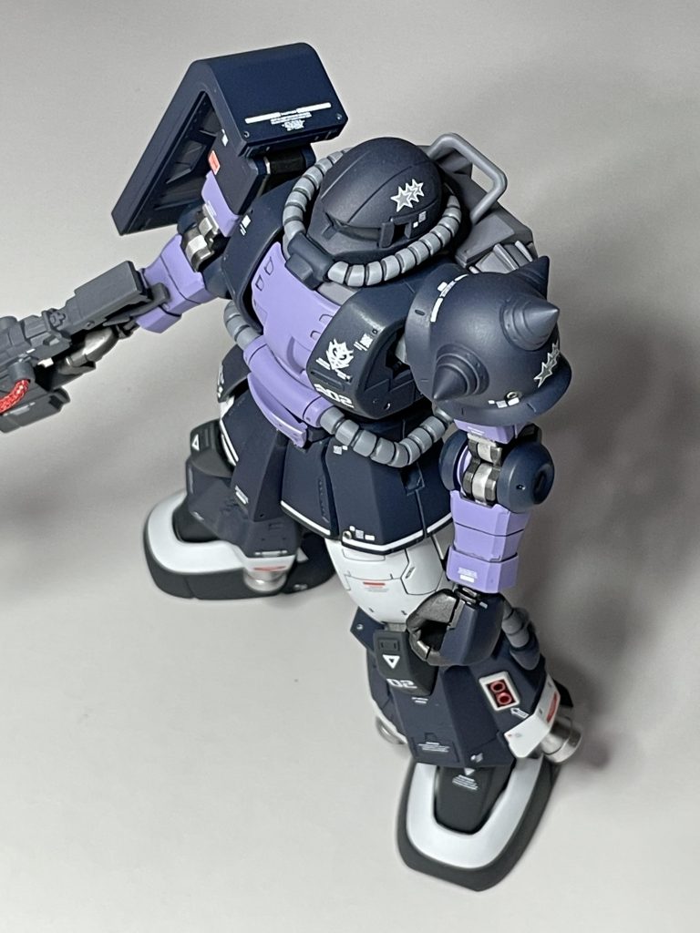 見えづらいですが、ライフルのスコープと本体は、パイピングをしました。