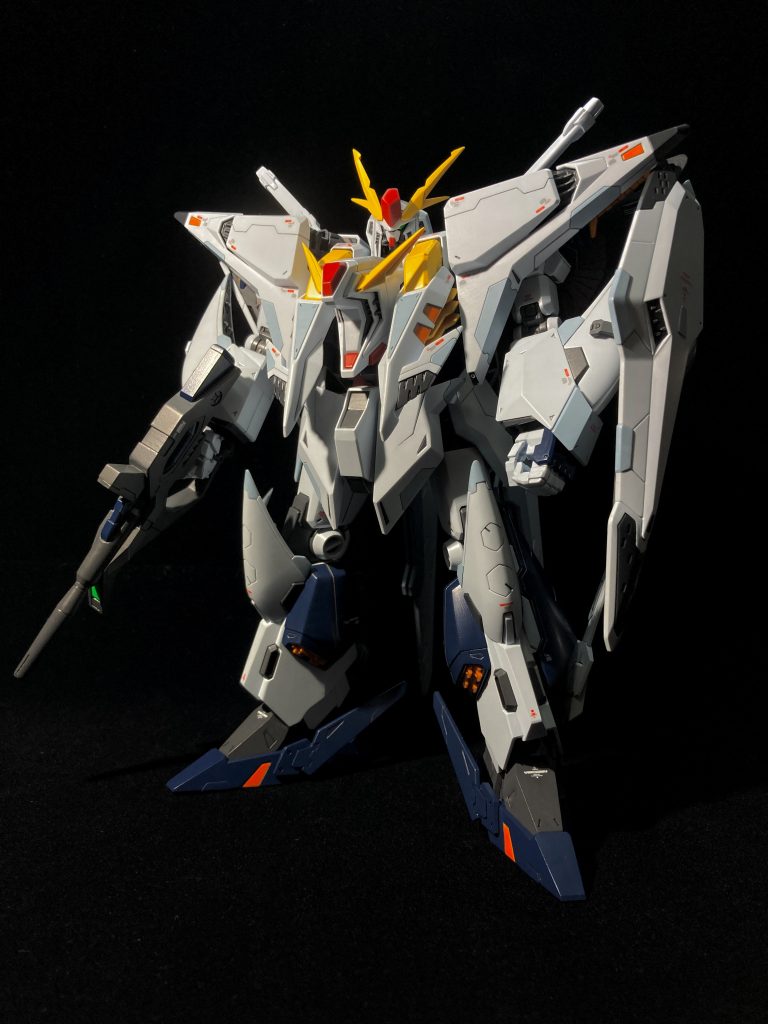 これまでは空即是色を好とし（言い訳）、素体のままディティール追加は殆ど行ってきませんでしたが、いつまでも同じことをばかりでは進歩が無いなと思い、スジボリ追加、ベースカラーの塗り分けに加えてデカールもフルに使ってみました。とは言っても市販の専用デカールを余さず使っただけですが、それでも今までの作品と比べるとハイディティールです。