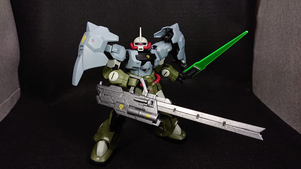 部分塗装にタミヤのエナメル塗料・フラットブラック・フラットレッド・ダークグレイセンサー部分にはMr.メタリックカラーGX・メタルイエローグリーン・メタルピーチ