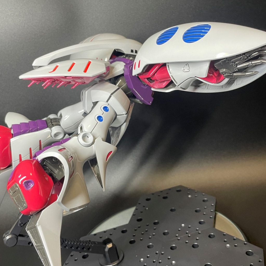 飛行形態の腕の収納状態です。元キットではこのポーズはとれません。