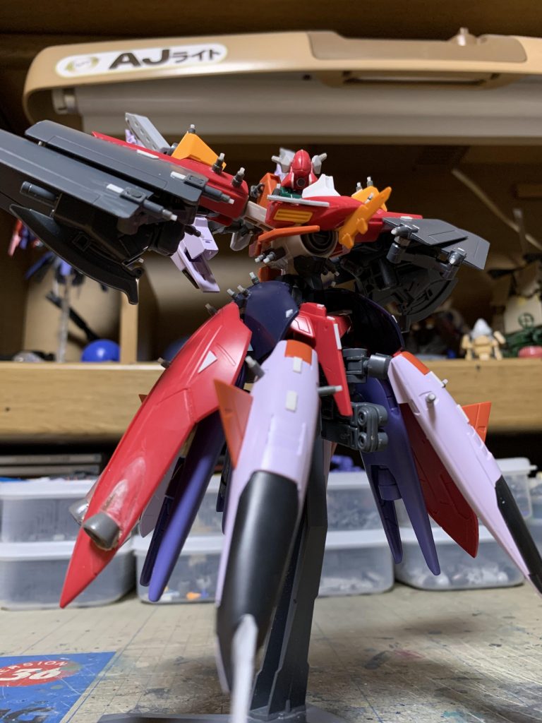 他にもパーツを取り付けたり、アルケーの頭を前後反対にしてモノアイ付けたり。