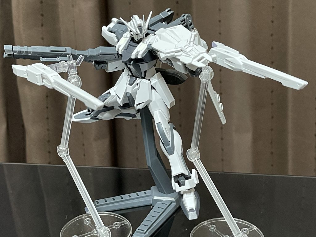 バックパックにマウントされている試製ドラグーン×2宇宙空間でのみ使用可能