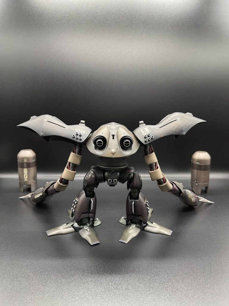 背中の背負い物パーツを取り外したところ。なんとなくお顔に見えますねーw ちょっと怖いw