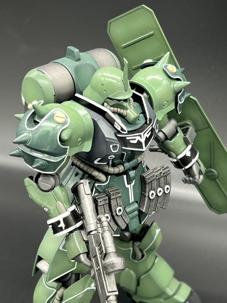 シールド裏もプラ板で塞いでディテール追加。情報の密度が高いのがお気に入り。