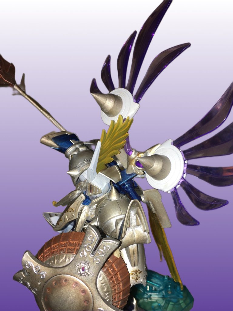 元々騎士風なのですが、もっと甲冑をと、ダンボール戦記のルシファーとミキシングしてます。良い子の皆様申し訳ない。