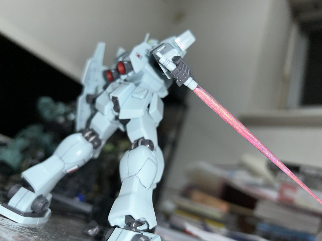 サーベル抜刀!ビーム刃には新発売のトランザムホロレッドのマーカーを使用してギラギラにしてます