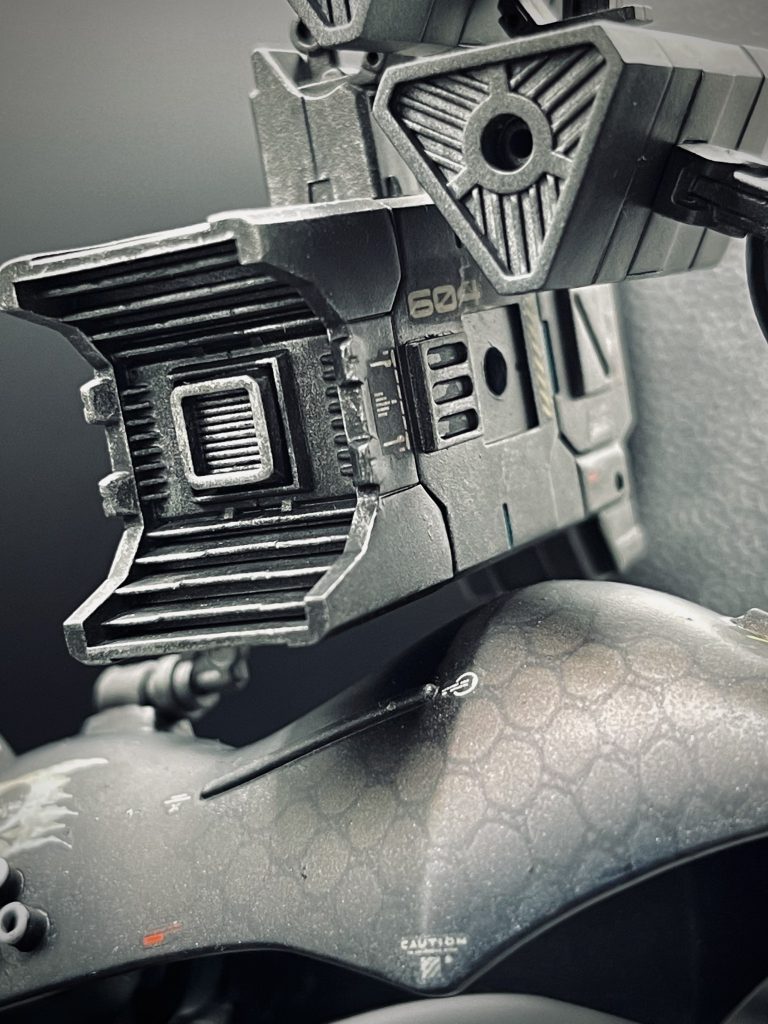 武器パーツのリア側。テクスチャーとしてプラ感さえ払拭できれば後は全て良しといったところですw