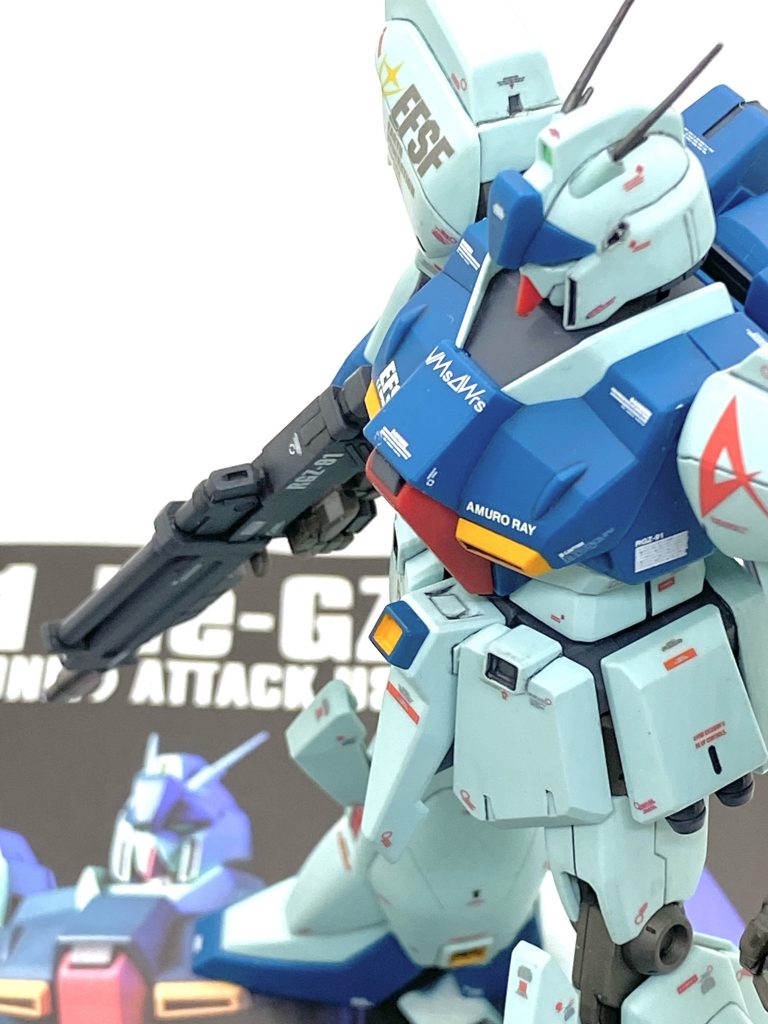 最後は説明書と。去年の秋にジェガン、今年の春前にνガンダムと逆襲のシャアの連邦系の機体を作り、先日作りましたレズンギラ・ドーガでネオジオン側はすべて完成させたので遂に全てのCCA名義のHGUCは全てカトキ風に完成させる事に成功しました(泣)。逆襲のシャアに出たHGUCを全てカトキ風に仕上げる計画は去年の秋にサザビーから始まり、いきなり完成させるのに苦労したので「全部作れるのか?」と思いましたが、νガンダムが自分の最高傑作になったので自信が付き、ギラ・ドーガ、ヤクト・ドーガ (ギュネイ・ガス専用機)、ヤクト・ドーガ (クエス・エア専用機)はメタリックとつや消しの質感の違いという武器を最大限に生かす事が出来て、基本は成型色仕上げながらも塗装に手応えを感じました。このリ・ガズィもアムロが乗ったというヒーロー性と試作機の一つとしてのマーキングの多さを絶妙なバランスで仕上げる事が出来て、今年作った中でも1、2を争う程に良く出来たと思いました・・・これで安心したので来年はこれらの機体を使って逆襲のシャアの名場面のフォトを作っていきたいです。ご覧して頂きありがとうございました。