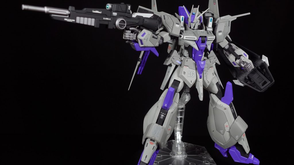 ビームライフルを構えた姿がめちゃカッコいい✨