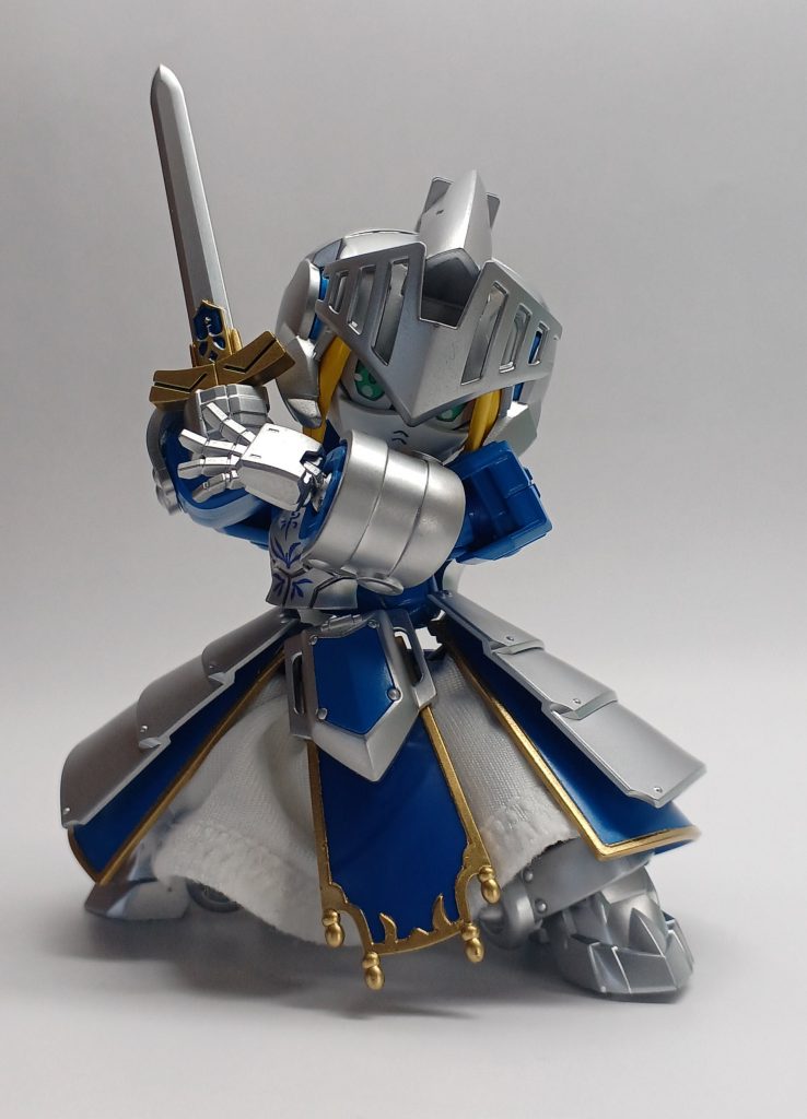 可動範囲は膝が可動するぐらいで、他はキットのままです。なので、ポーズのレパートリーがもう無い😨