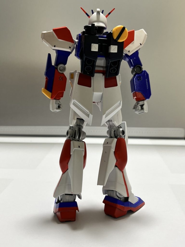 ちなみに後ろ姿はこんな感じです。ランドセルは作ったそのままのカラーバリエーションにしてあります。後ろ姿もしっかりと勝負服カラーにしようと思ったのですが、νガンダムの面影を残しつつ作ってみたかったので、あえてランドセルだけはそのままにしました。 制作工程の写真は撮るのを忘れてしまったので、今回はなしにします。次回作から、ちゃんと撮ります。初めて、エアスプレーに触れたのですが、思ったように上手くいかないものですね。ネットで情報を得ながら、塗装はしたのですが、前の文章でも行ったように、何故かムラが出てしまう…これは数をこなしていけばいずれコツを掴みなれてくるものなのでしょうか?もしエアスプレーで塗装する際のコツとかありましたら、教えていただきたいです。参考にさせていただきたいです!話は変わりまして次回作の話なのですが、今流行の「水星の魔女」からエアリアルを作るべきか、ズゴックEのとあるカラーのものを作ろうか、迷っているところです。と言った感じで、最後まで見てくださりありがとうございました!次回作でお会いしましょう!