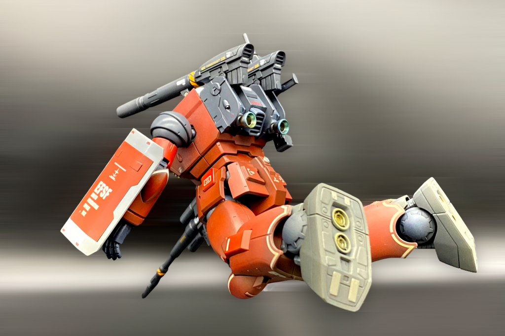 初期型のバックパックにはバーニアが無いので、宇宙に上がっても活躍できるようバーニアを追加しました。足裏もバーニア含めキッチリ塗り分けたのですが、陸戦ウェザリングなので汚いですね😅