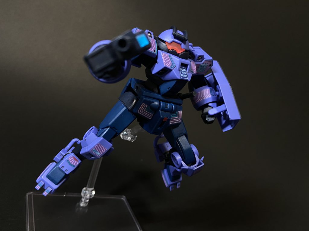 ゴーグルは表がつや消し、裏はエアリアルのダブルサイドシールの余白で光らせました。ライフルのセンサーは水色のクリアランナータグから自作し、ゴーグル同様の処理。