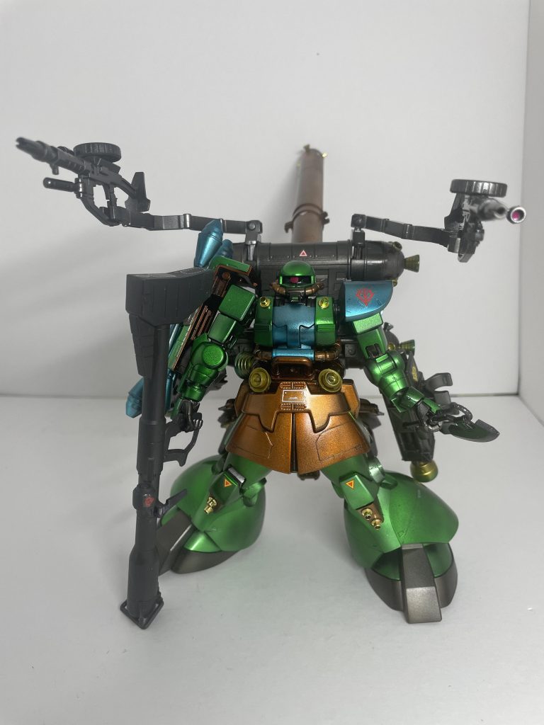 クリアグリーン、クリアブラウン、クリアブラック、クリアブルーの4色を使い光沢塗装を試みました。