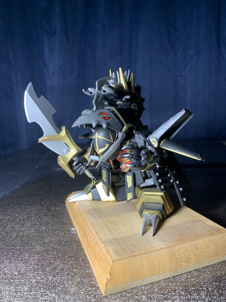 モンスターフォームへ変形できます。黒魔神闇皇帝への布石的なデザイン。