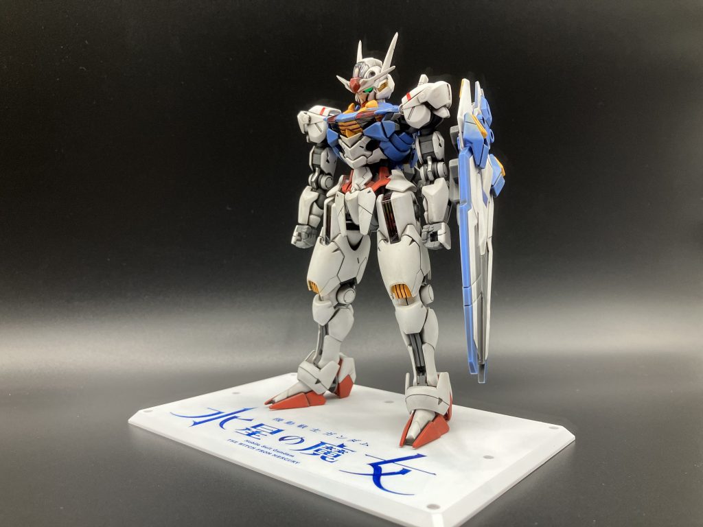 GUNDAM NEXT FUTURE入場特典の台座とエアリアル。この台座もっとほしいから今後も入手機会がほしいところ  